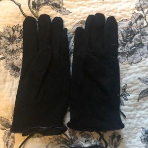 Wool gloves with ties